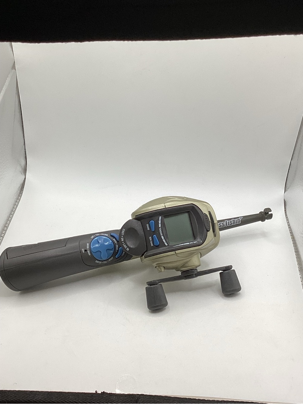 Radica Sport Bass Fishin' electronic handheld fishing game Vintage WORKS
